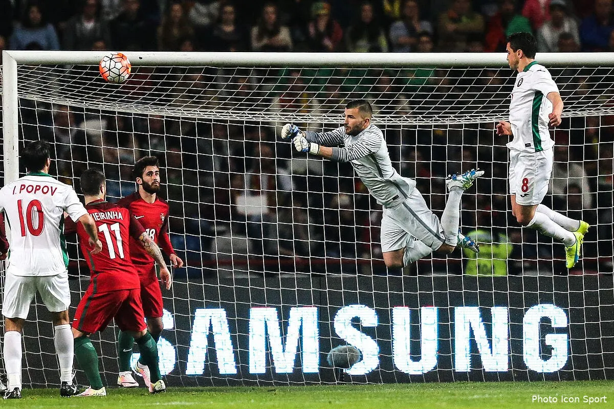 ol ce lyonnais qui mise tres gros sur l euro 2016 iconsport glo 250316 02 02138058