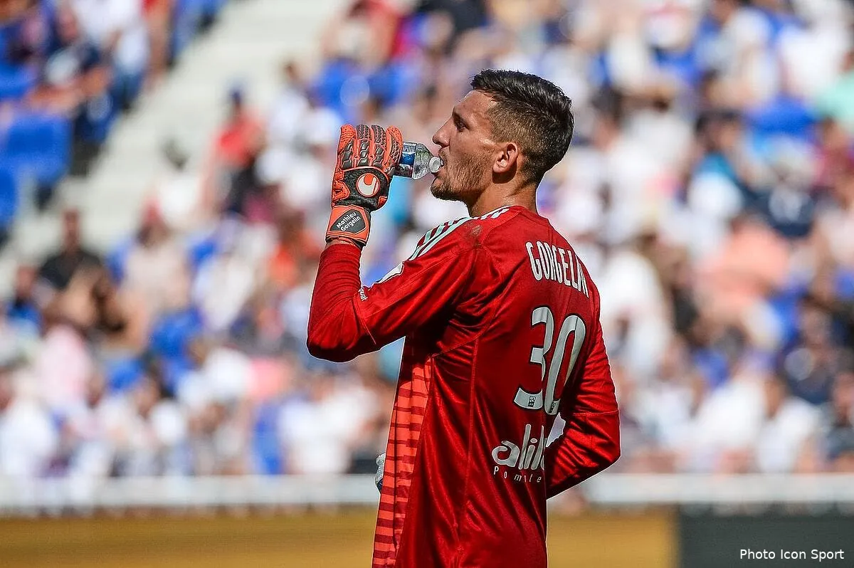 ol cet eternel remplacant lance un message tres clair a genesio icon bap 120818 93 122239527