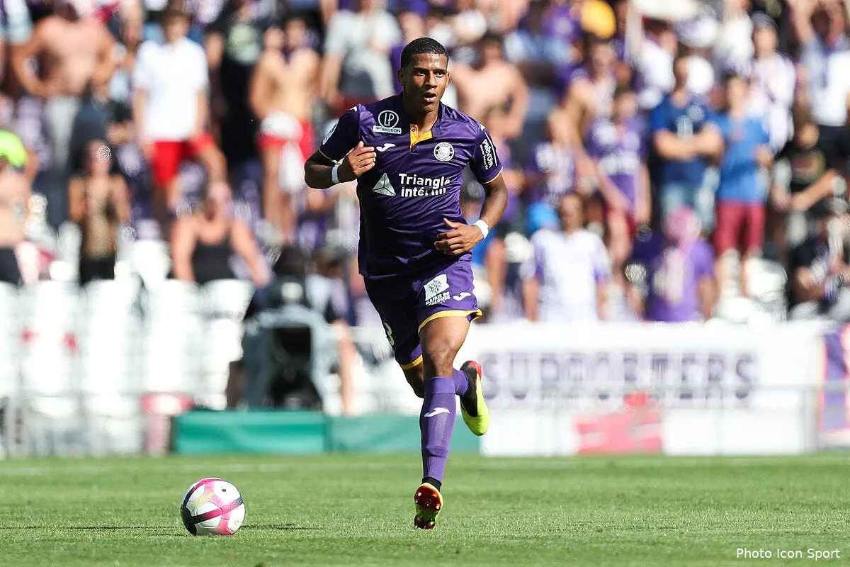 ol dans le viseur de l ol au mercato il file a barcelone icon blo 190818 11 67240487