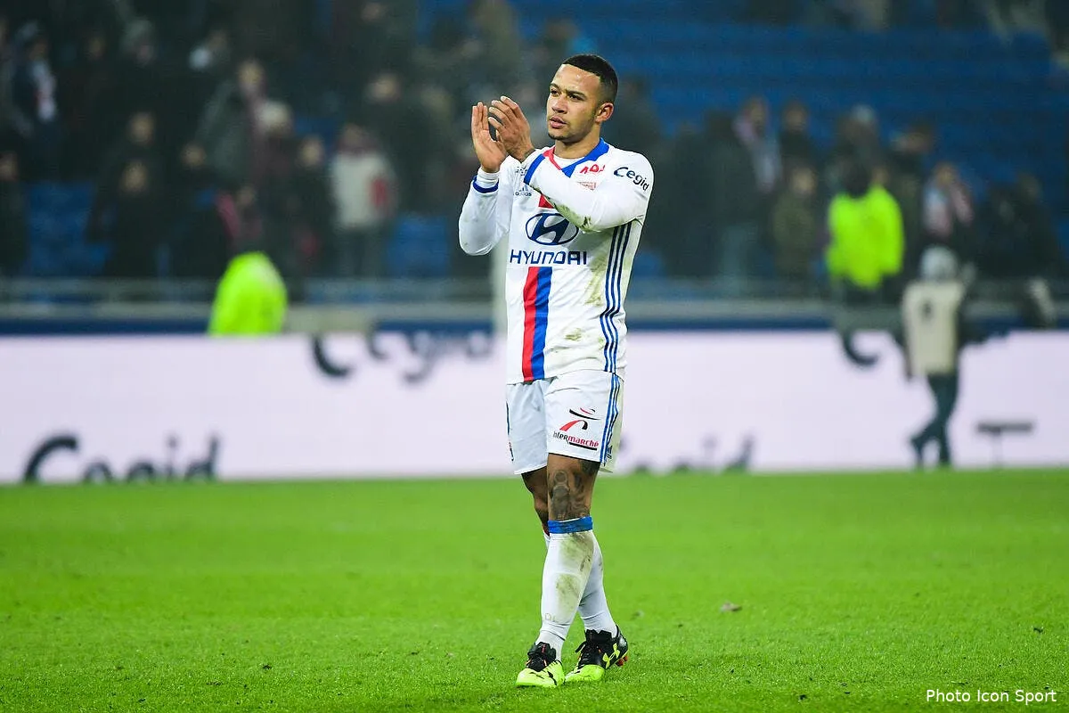 ol depay a deja son chouchou dans l effectif lyonnais iconsport win 220117 08 10168524