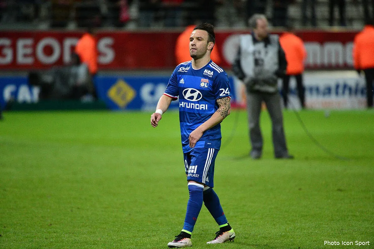 ol des gros contrats et peu d offres ils ne sont pas prets de quitter lyon iconsport win 140516 01 4237146874