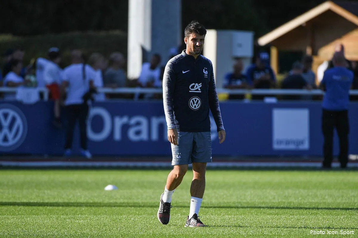 ol dubois titulaire en bleu pavard lui laisse le champ libre dubois 3263657