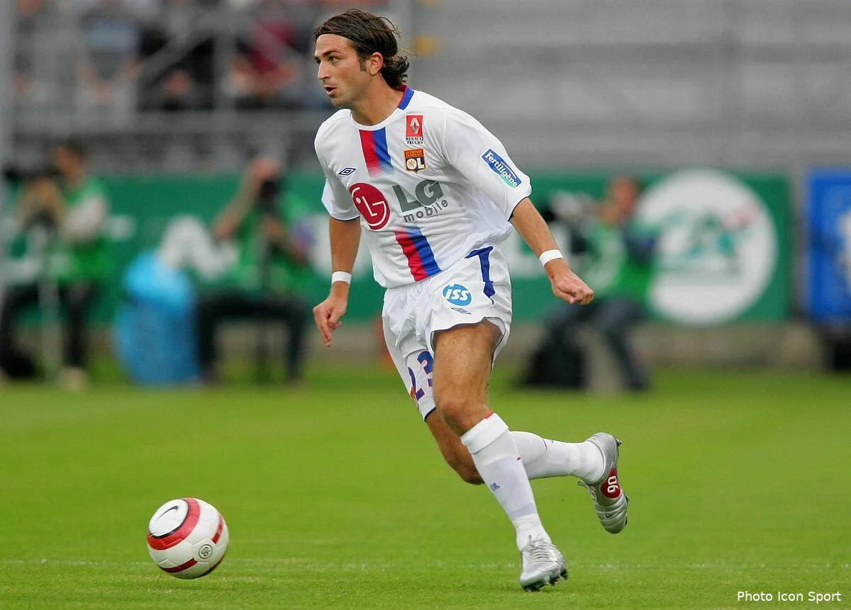 ol encore un ancien qui revient a la maison iconsport har 310705 01 14149880