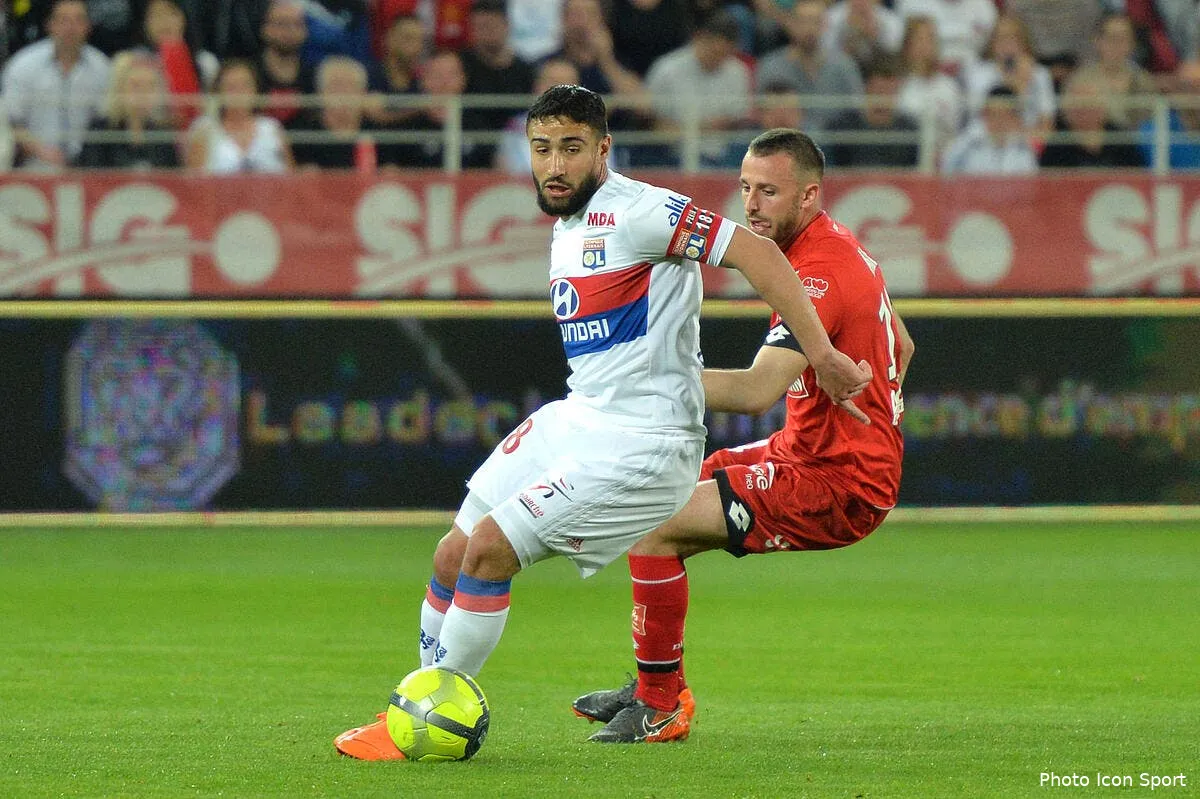 ol fekir et son agent a liverpool pour un accord ce dimanche iconsport icon poy 200418 05 04220747