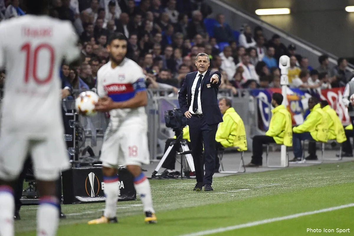 ol fekir se prend une reprise de volee signee papu gomez iconsport icon laf 280917 12 028194883