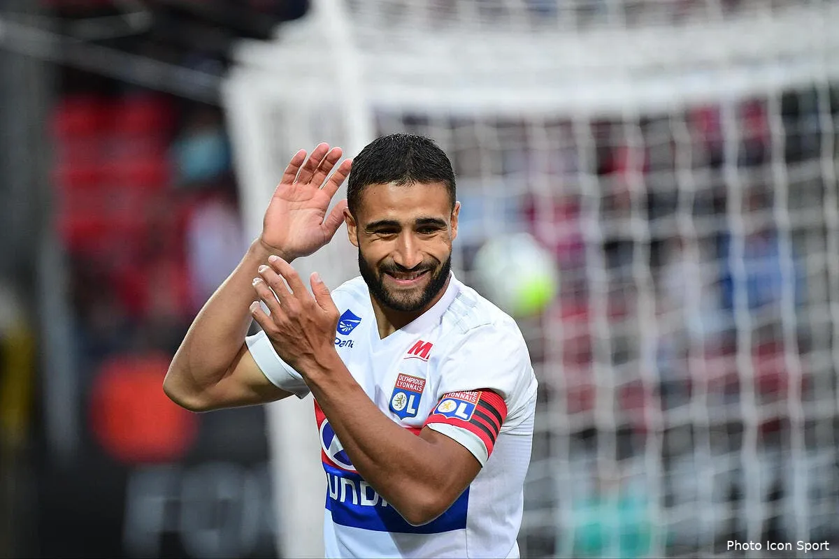 ol fekir trompe costil du milieu du terrain et ouvre le score iconsport icon win 110817 01 13120190107