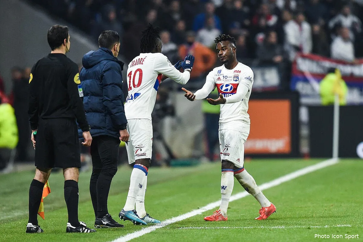 ol genesio prefere ne pas faire jouer cornet au groupama stadium iconsport icon dim 191117 10 49200831