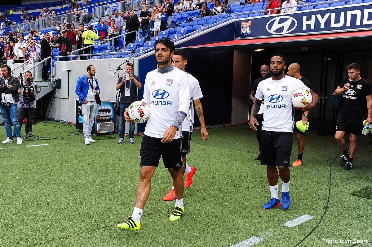 ol grenier pense a lyon et son salaire il pourrait donc rester iconsport jpt 310716 93 97151894