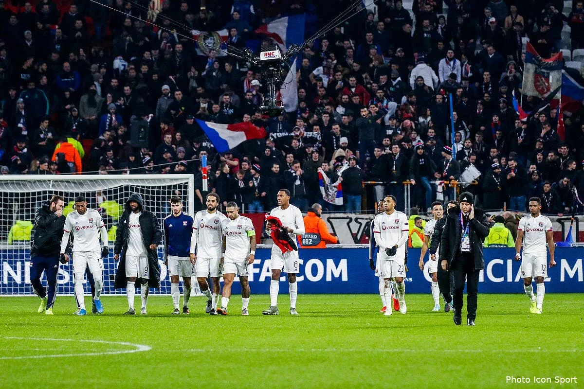 ol guerre avec les supporters memphis attaque sur son salaire icon bia 101219 08 71272491