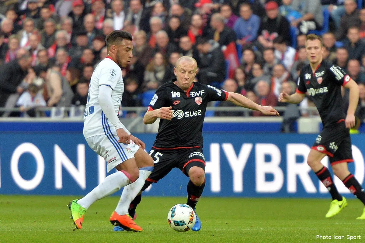 ol habib beye allume un aulas lamentable iconsport poy 190217 01 05171454