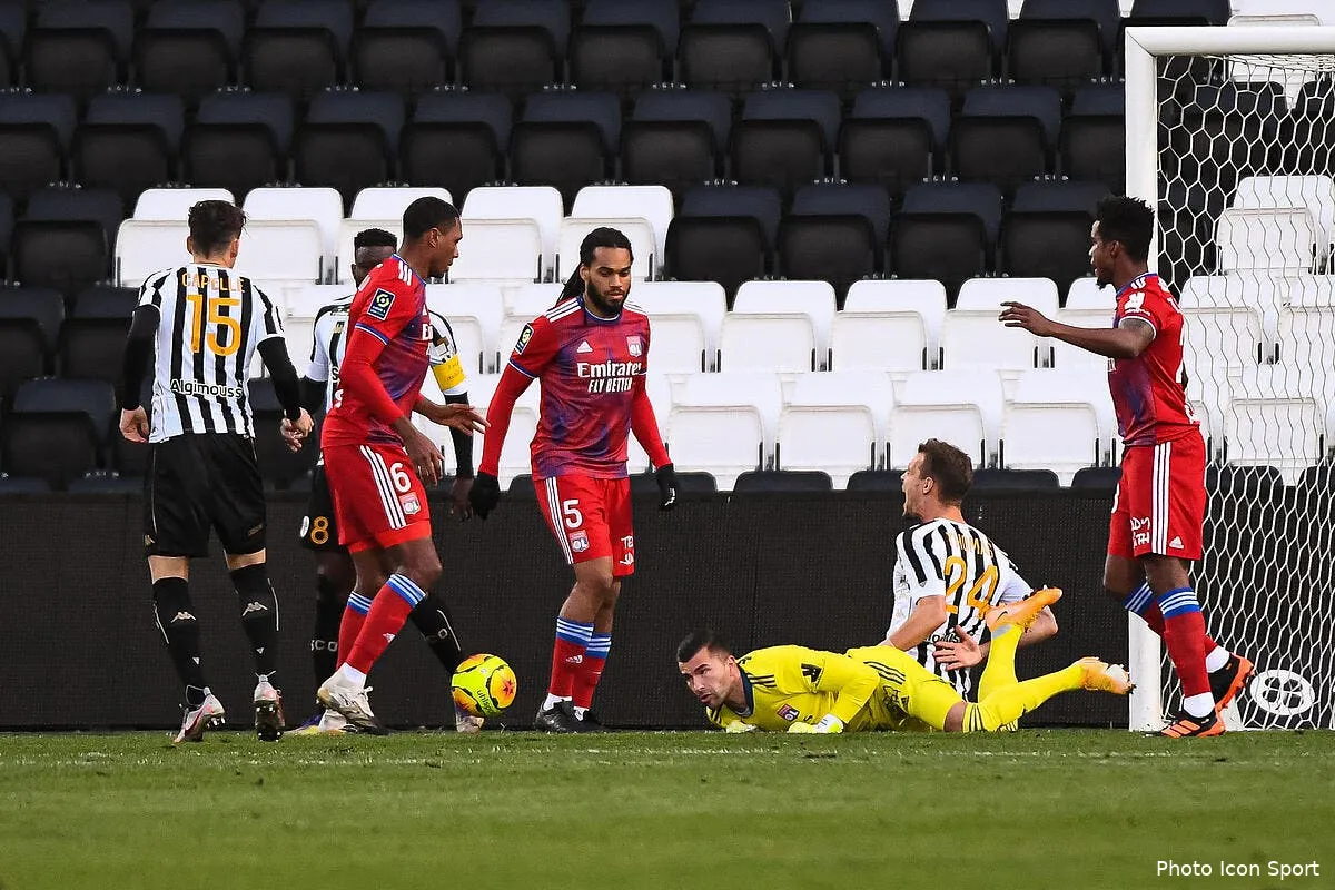 ol hallucinant lopes et thomas se chauffent en live icon bap 221120 93 098 1 300001