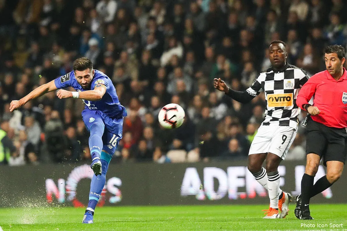 ol hector herrera a lyon aulas lache un enorme indice icon glo 021219 08 26244609