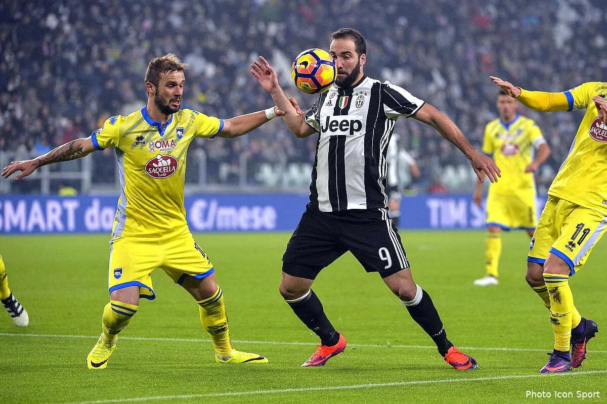 ol higuain incertain a seville ce n est pas bon pour lyon iconsport liv 191116 05 80161606