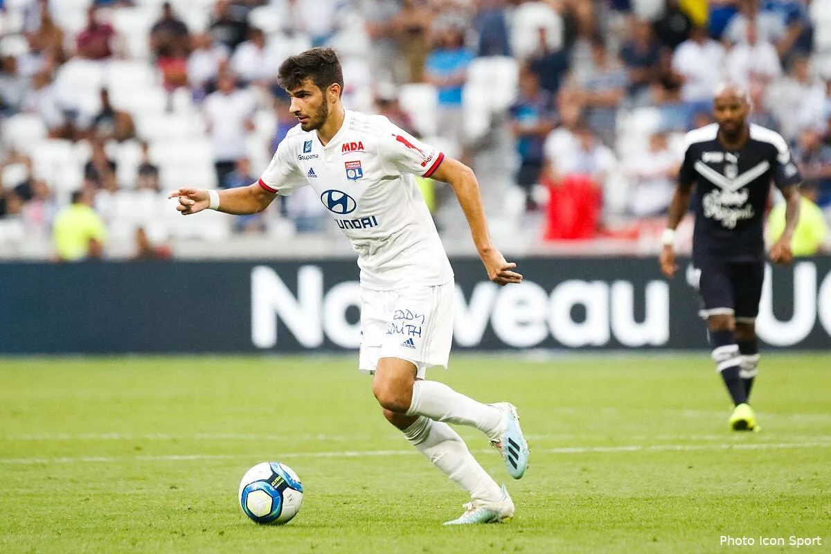 ol il voulait partir juninho l a retenu par le col au mercato icon bia 310819 08 17264259