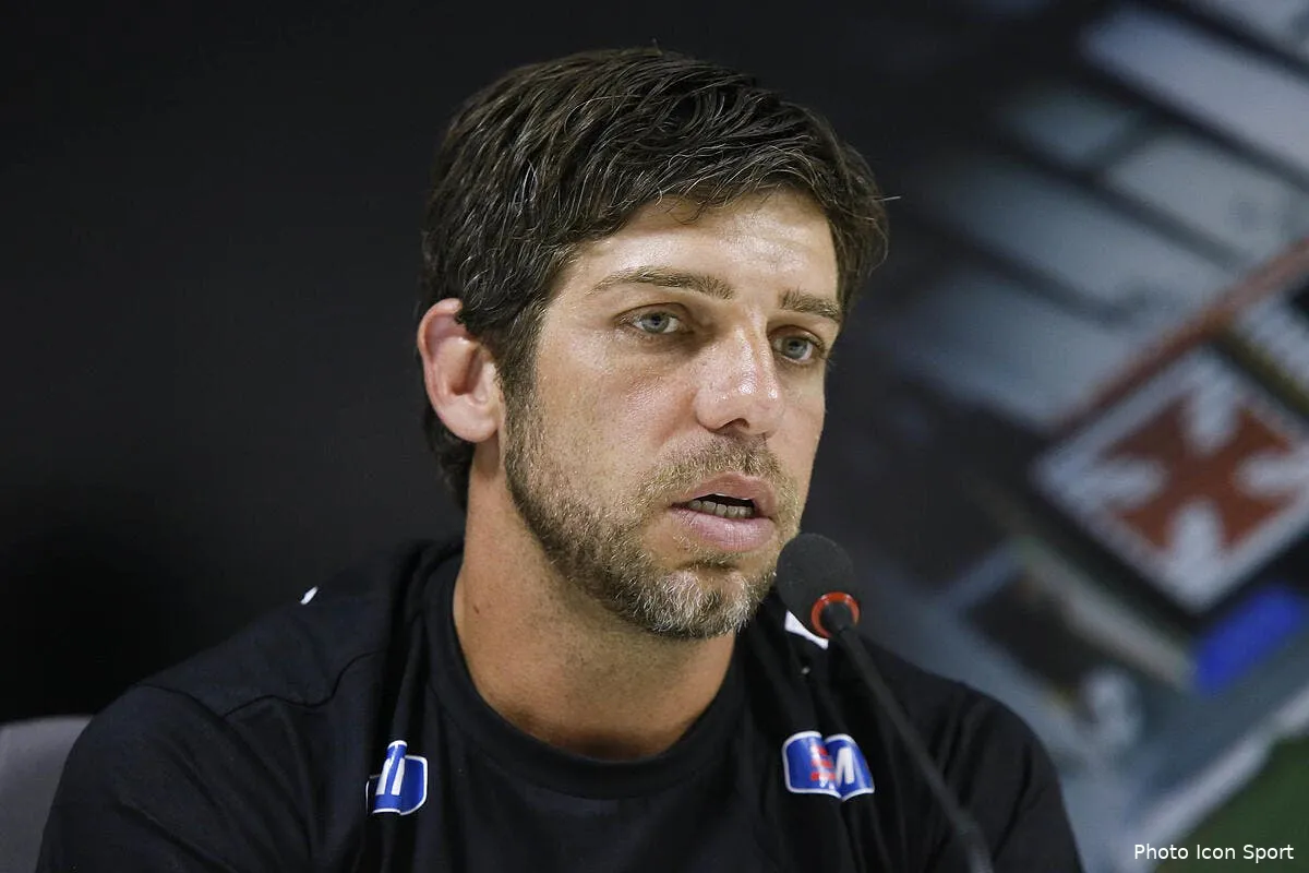 ol juninho arrive et fixe deja un rendez vous pour le mercato icon fot 030214 20 01254291