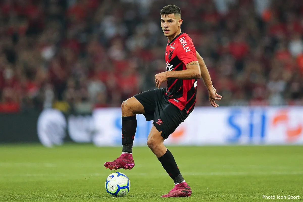 ol juninho devoile comment il a terrasse l atletico au mercato icon ap 12166772276591