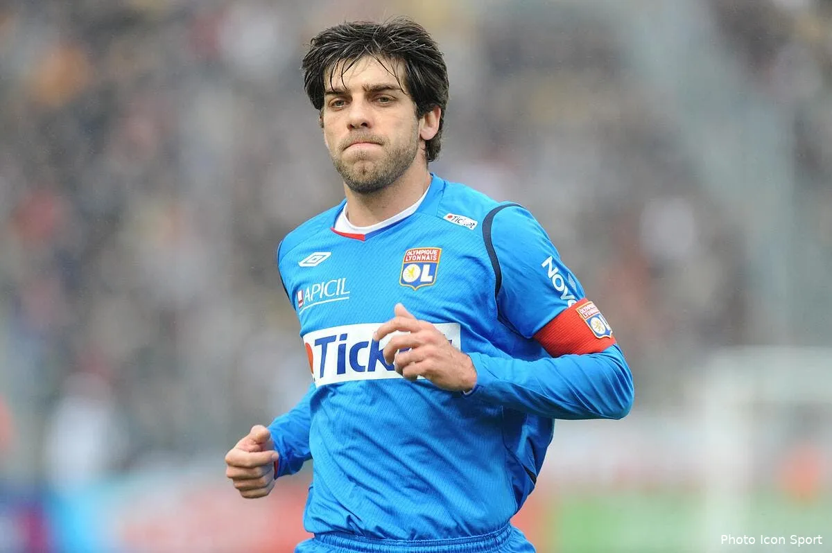 ol juninho valide le geste controverse de fekir a saint etienne icon oap040409 70 45199153