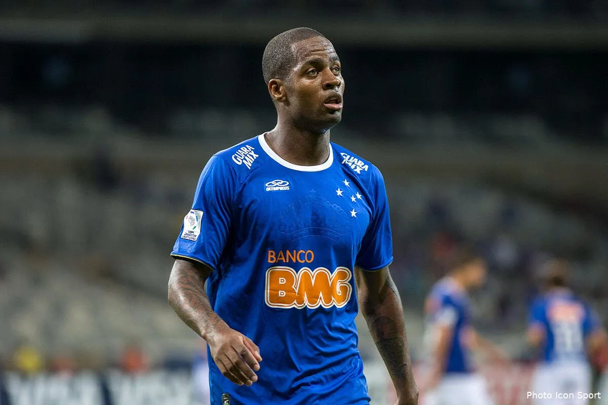 ol l ol se demande a quoi joue cruzeiro avec la piste dede iconsport fot 250214 99 06223091