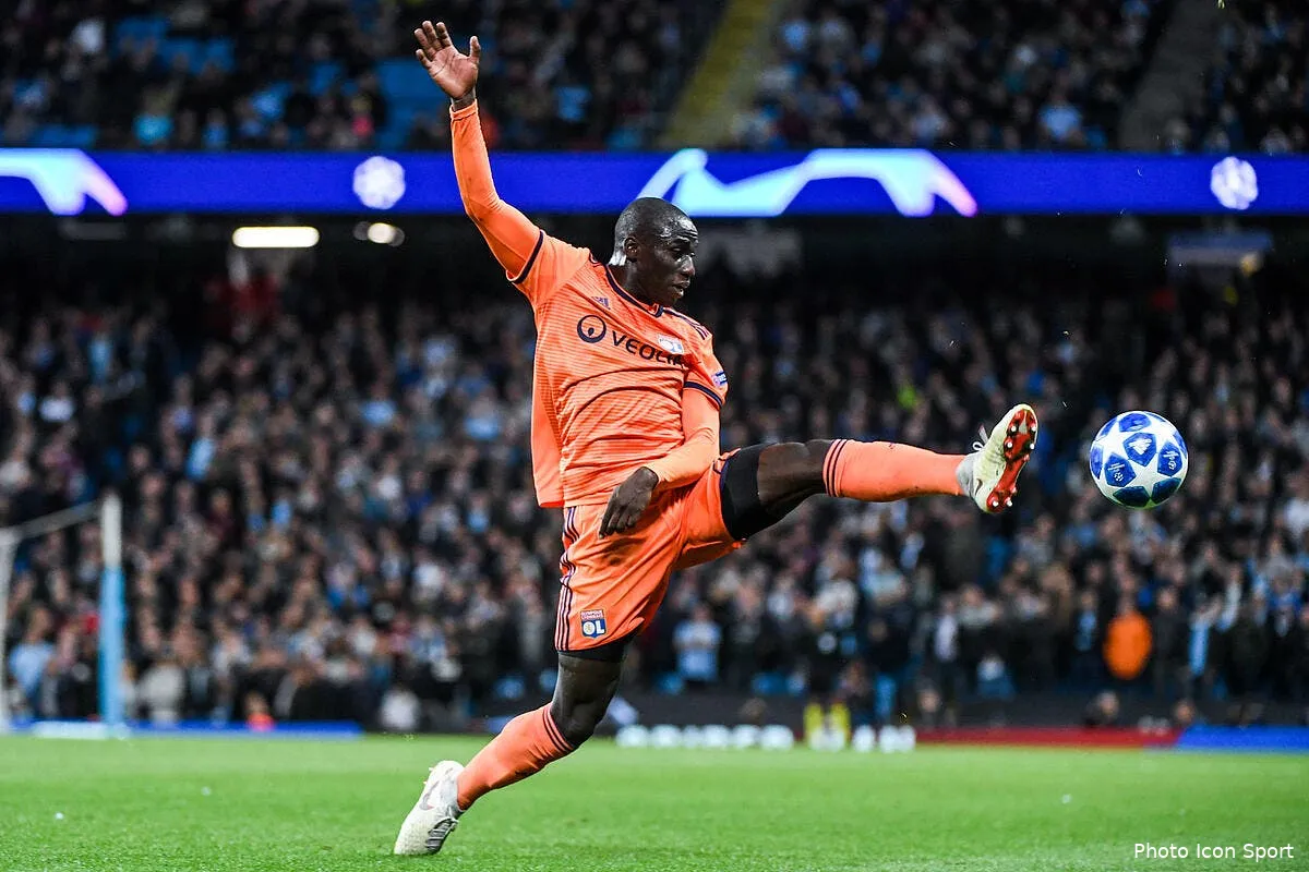 ol la cote de ce defenseur explose le barca tape a la porte de l ol icon dib190818 14 45232829