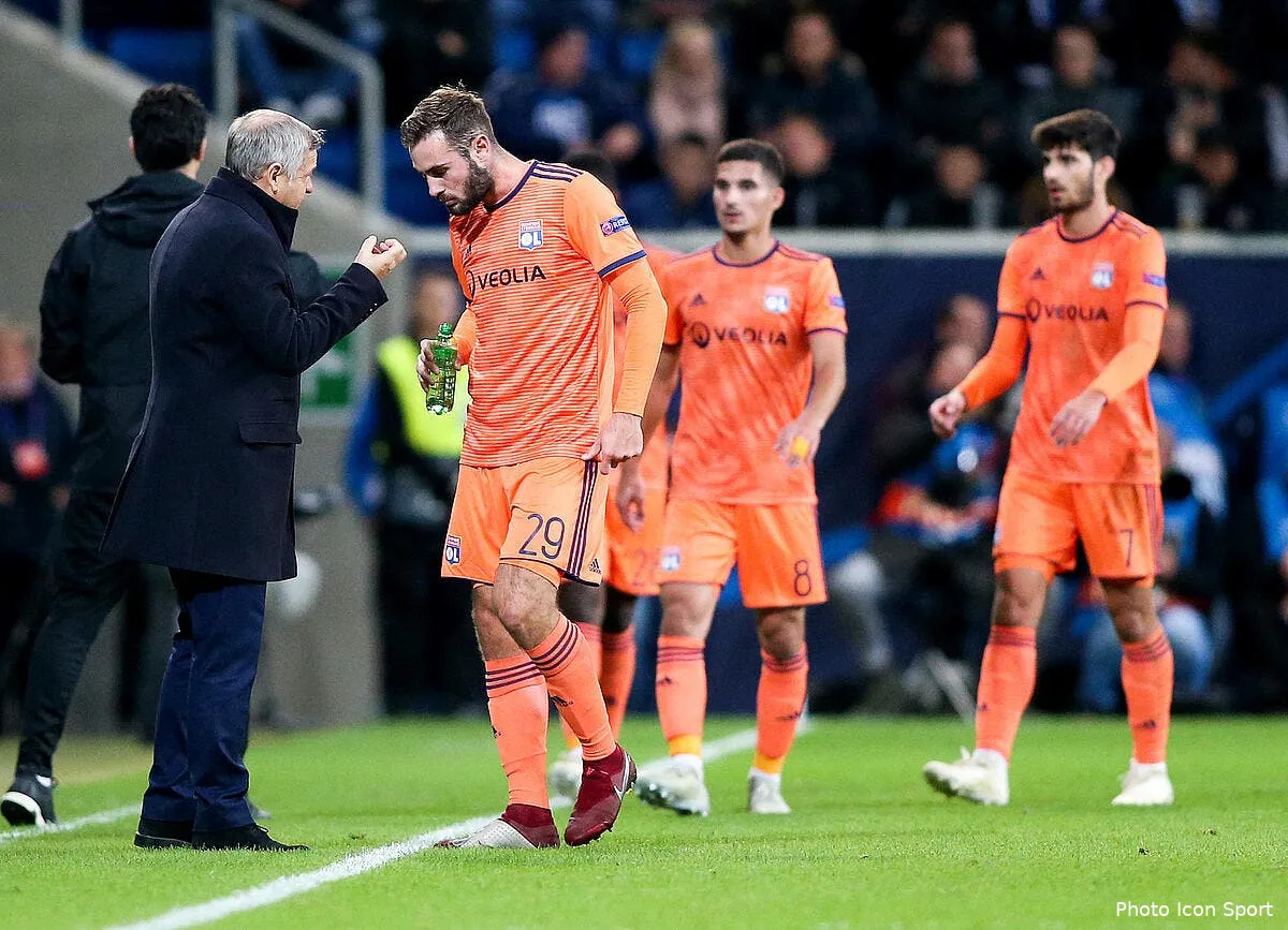 ol la defense de l ol prend l eau pierre menes accuse trois joueurs icon fir 231018 93 24234109