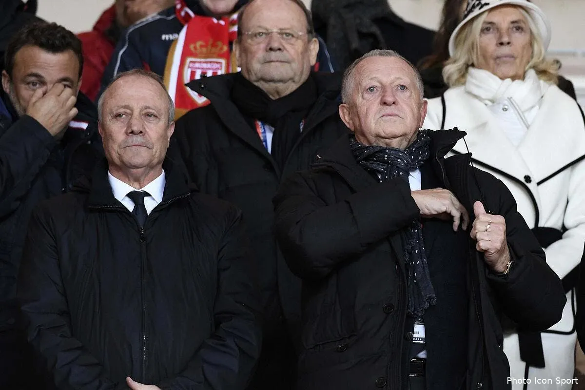 ol la direction recoit un sms ca chambre dans le camp stephanois aulas lacombe251011