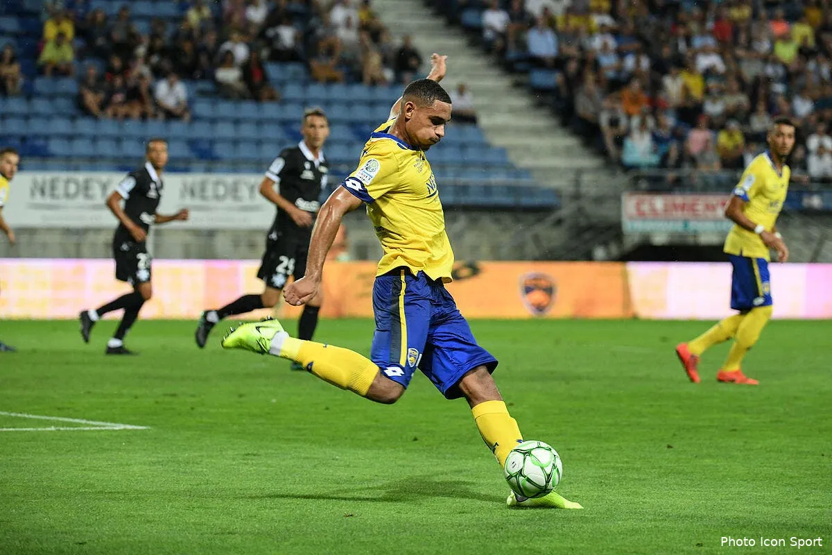 ol la piste lacroix fait pschitt au mercato de lyon icon boz 090819 08 09287577