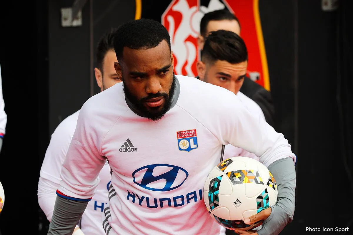 ol lacazette a arsenal un coup de maitre de wenger pour djorkaeff iconsport lem 020417 93 85185527