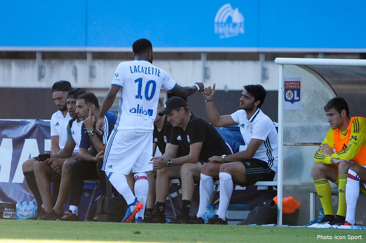 ol lacazette a demande a quitter lyon le psg et arsenal interesses iconsport jpt 090716 02 05149614