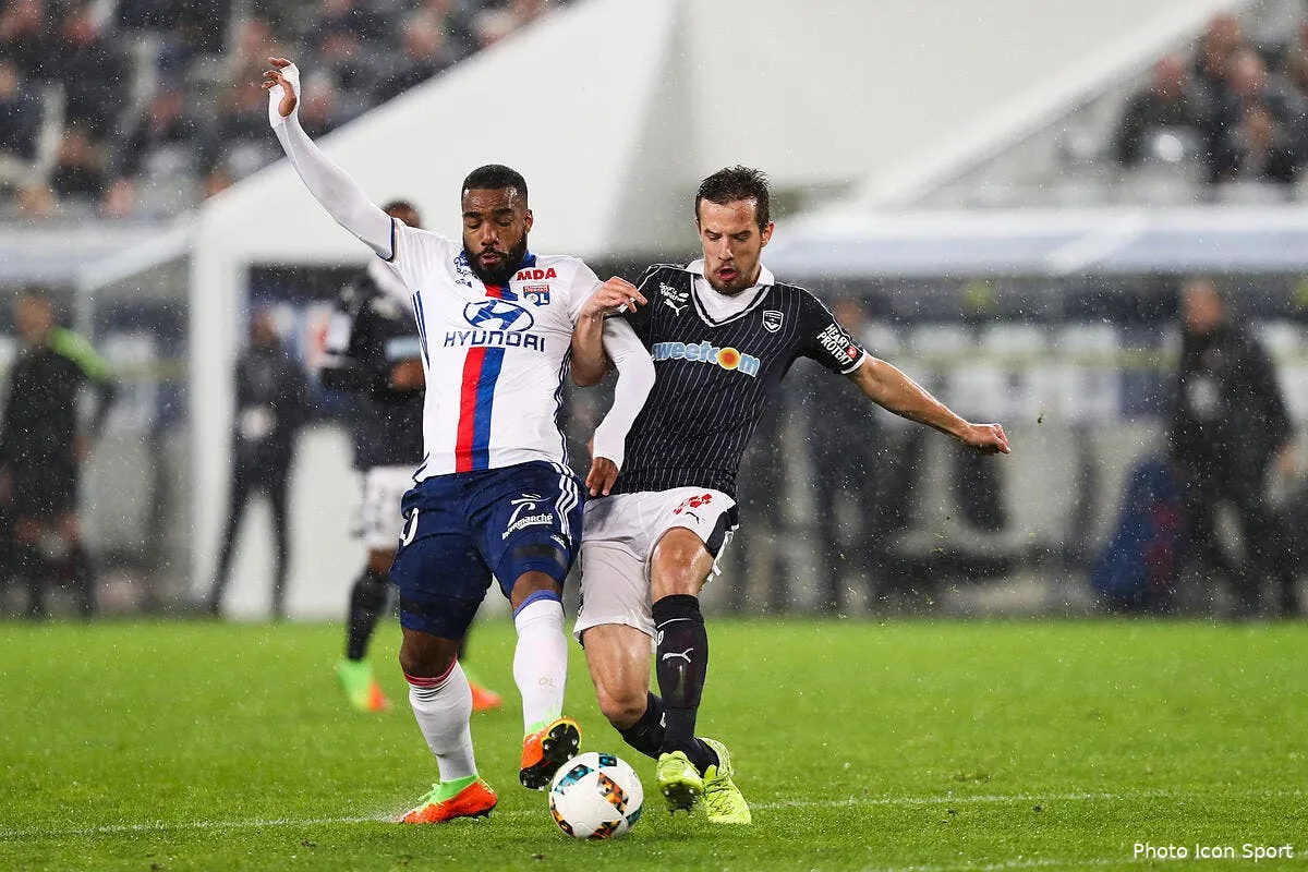 ol lacazette cherche des explications il n en trouve pas iconsport blo 030317 01 14172618