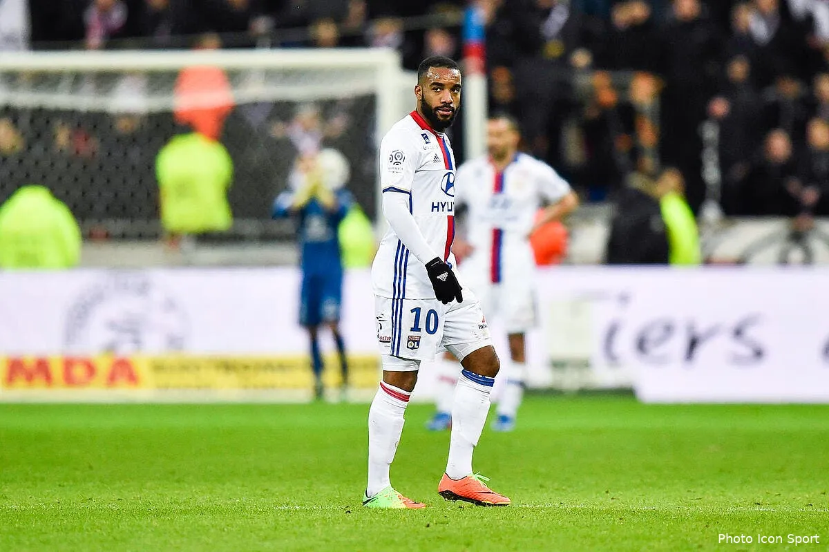 ol lacazette deprime a cause de deschamps accuse genesio lacazette 40174662