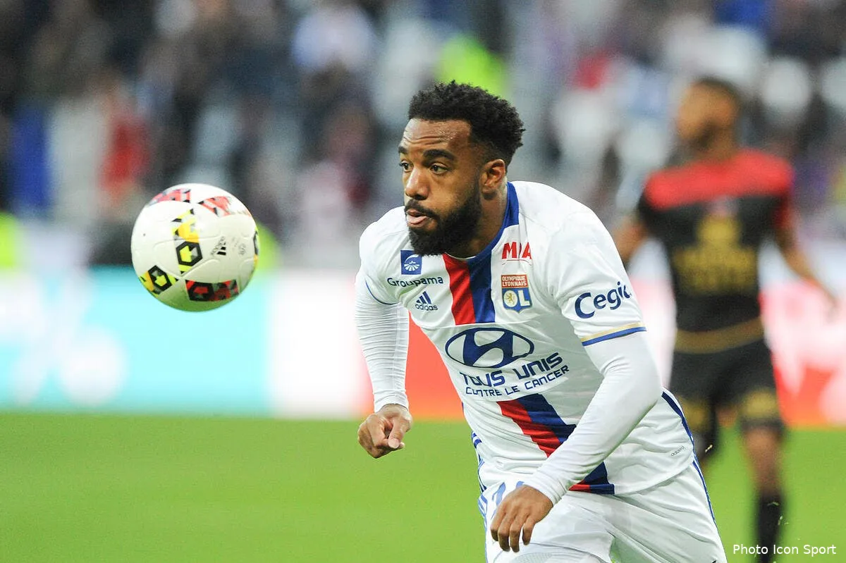 ol lacazette heureux que lyon se sorte les doigts du cul iconsport jpt 221016 08 30159406