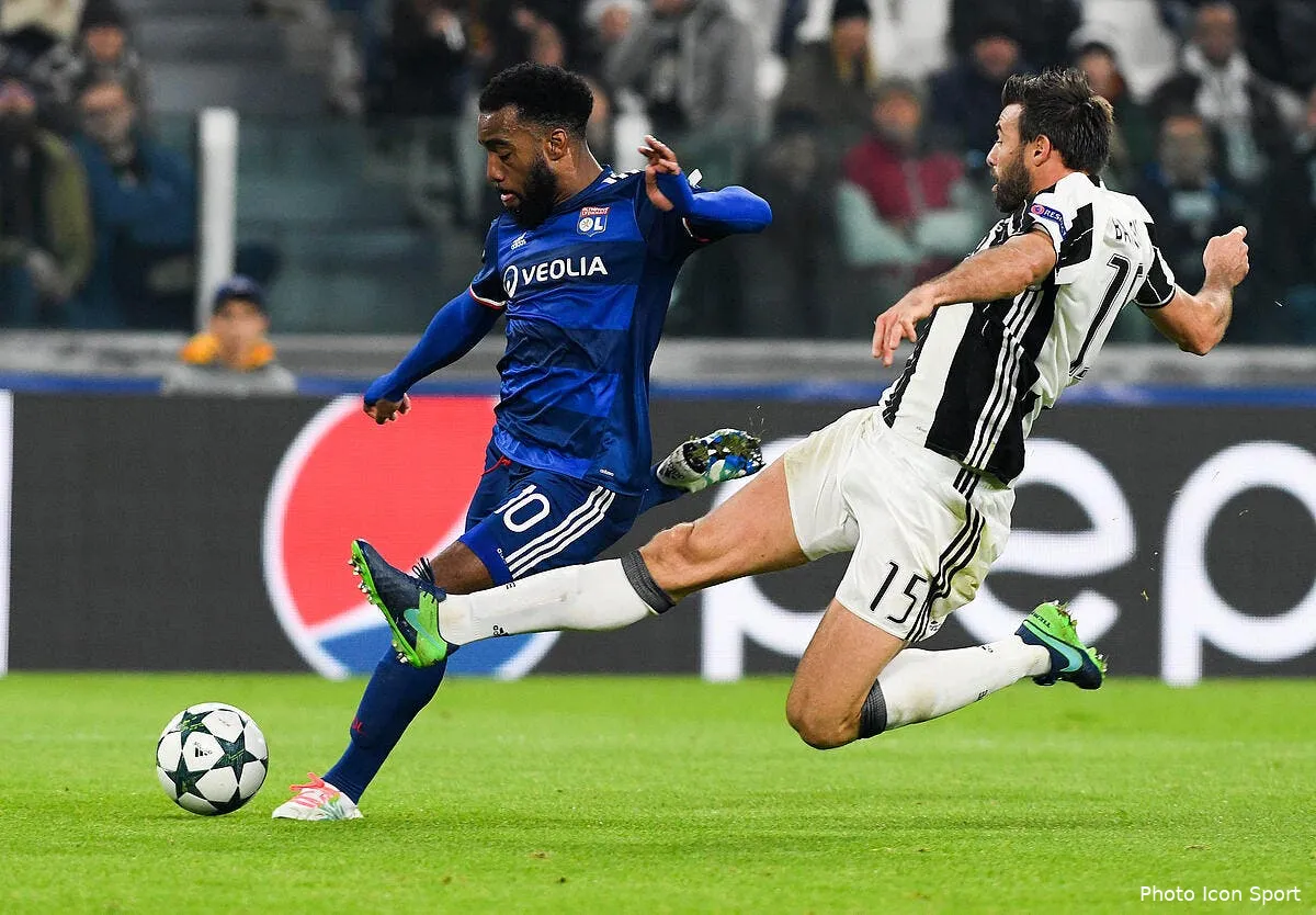 ol lacazette n est pas benzema pascal praud se defoule iconsport liv 021116 02 05159986