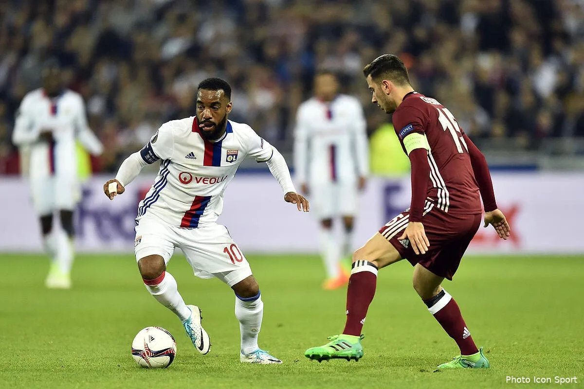 ol lacazette ou aubameyang arsenal n a meme pas a hesiter iconsport laf 130417 04 06183817