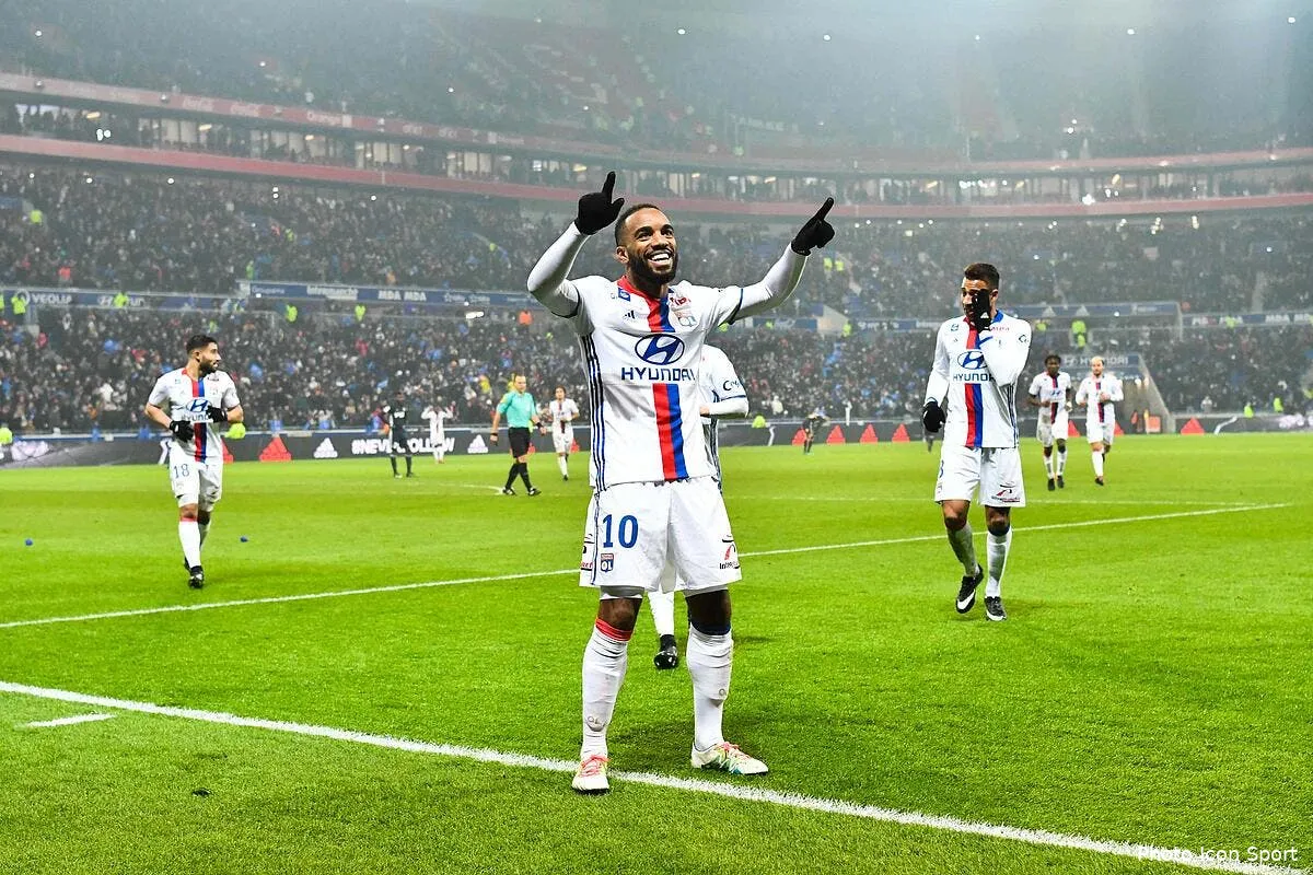 ol lacazette pour 53me et 5 ans a arsenal iconsport win 220117 08 06185045