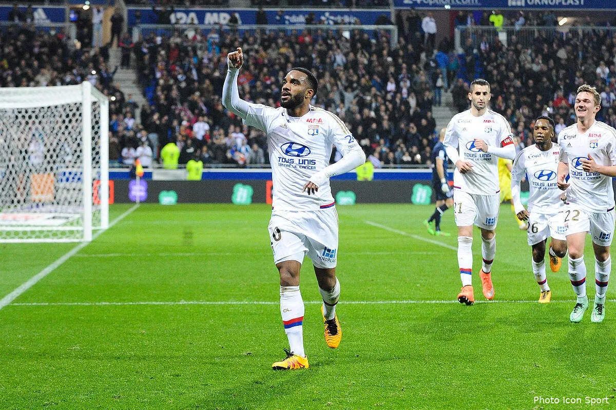 ol lacazette rejoint cavani et pense toujours aux bleus iconsport jpt 190316 13 04137334