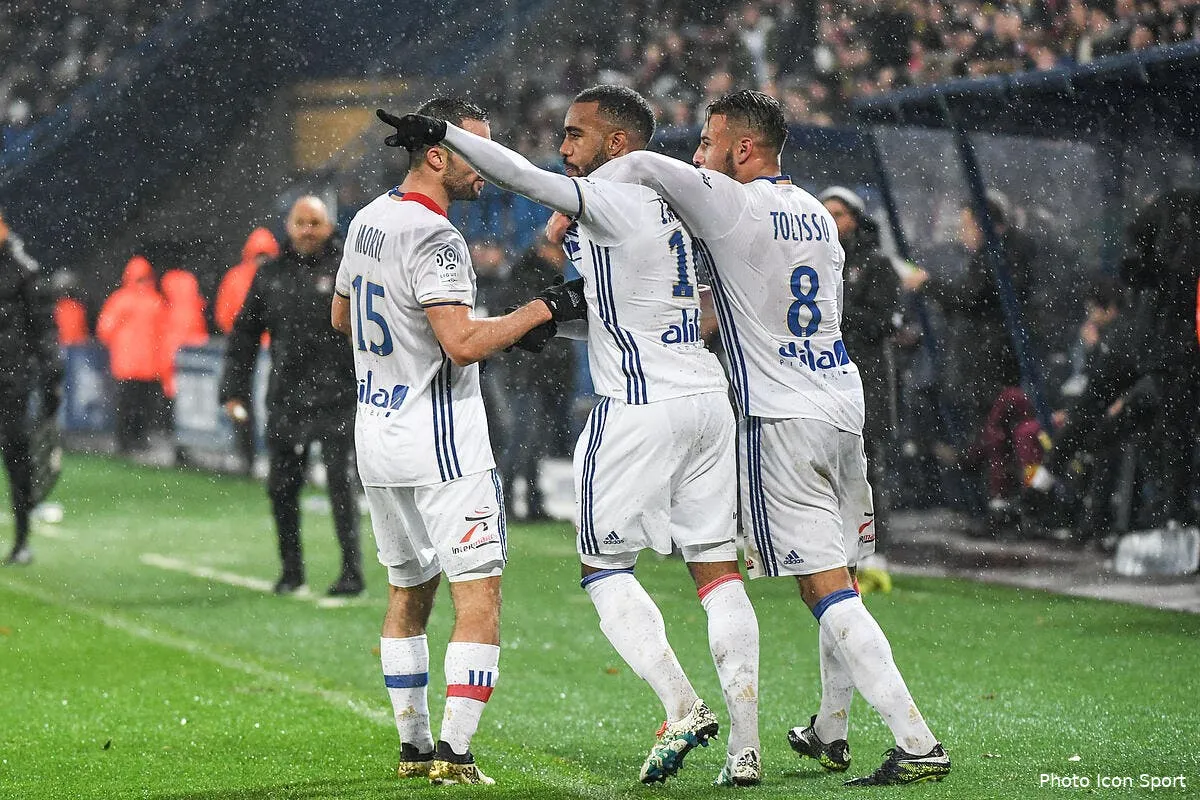 ol lacazette tolisso seul grenier peut les arreter lacazette tolisso 1171884
