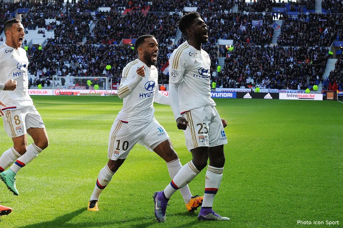 ol le barca vient superviser un cadre de lyon suspendu umtiti 10135418