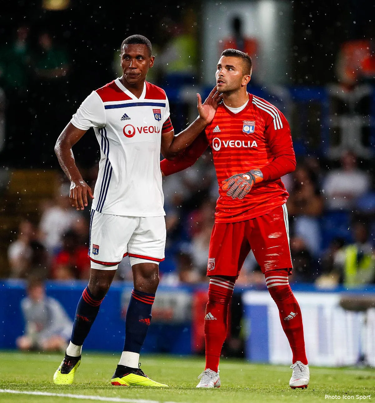 ol le brassard genesio met un coup de bambou a lopes iconsport icon spi 070818 12 01227231