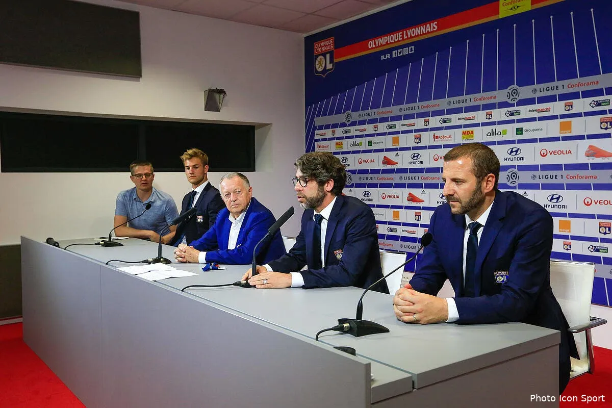 ol le depart de maurice enfin explique c est bien lie a juninho icon bia 120719 08 26283241