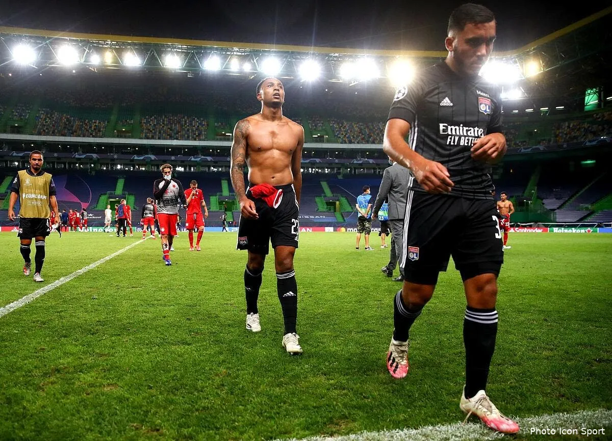 ol le tres bel accueil des supporters a lyon icon 1267207993292147