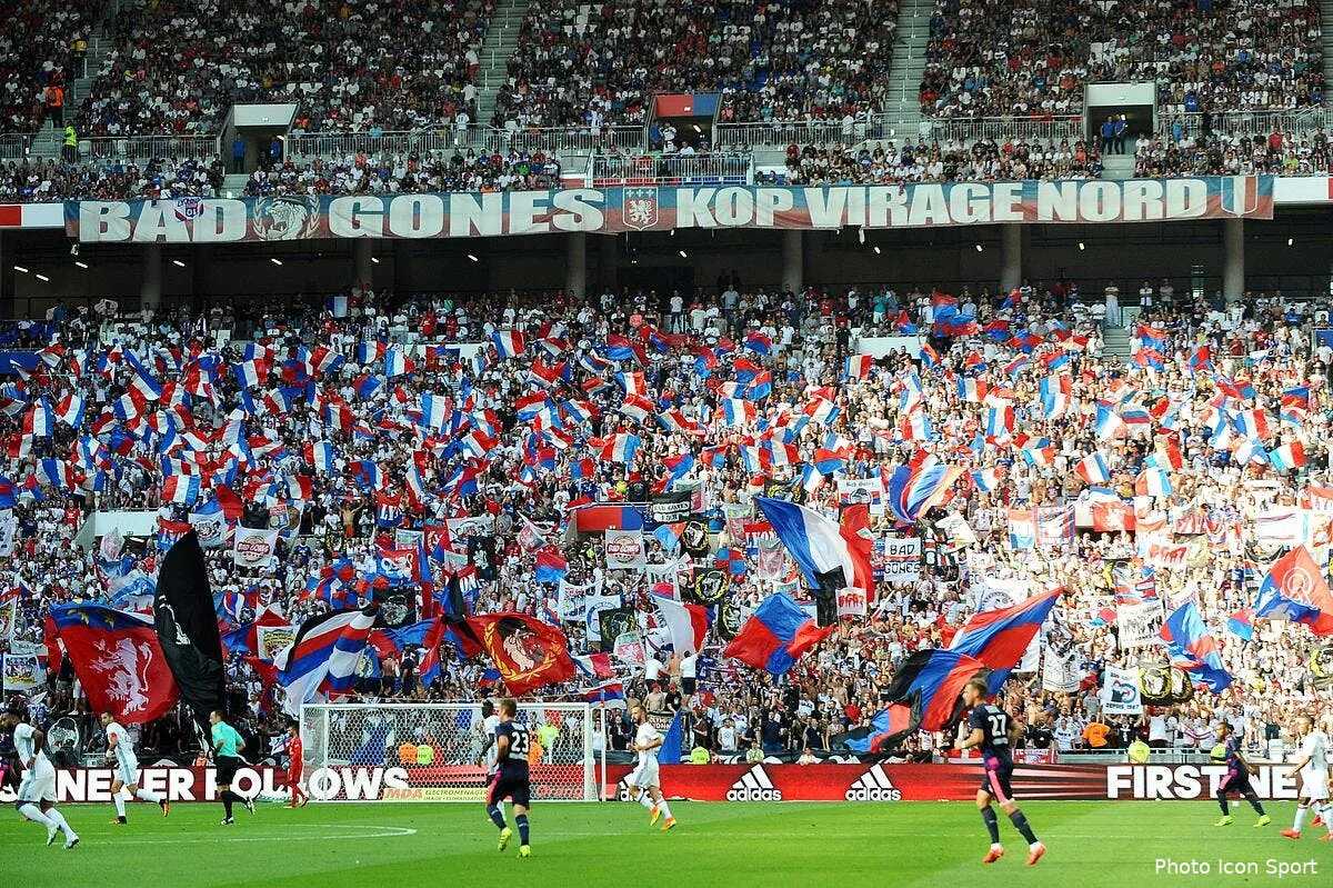 ol les bad gones et le kop virage nord ecoeures iconsport jpt 100916 06 39159704