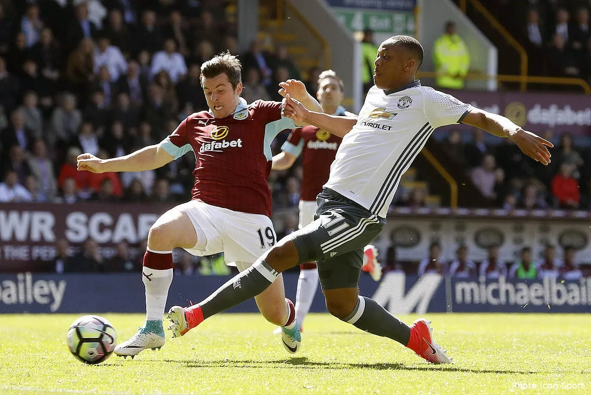 ol les buts de martial a mu font aussi le bonheur de l ol iconsport pa 31034824177756