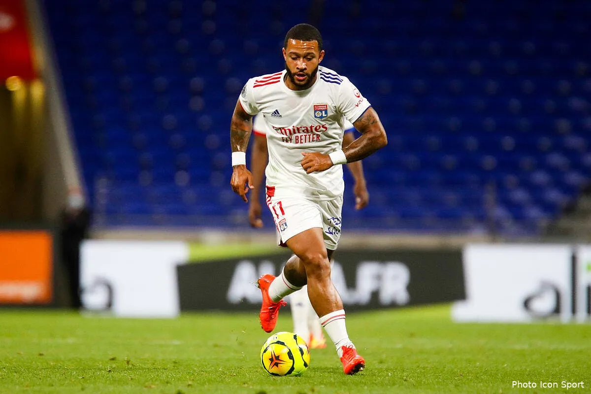 ol les fans le detestent le nouveau maillot fait un carton depay 30289491