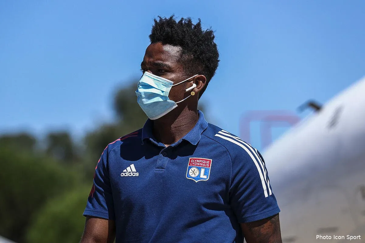 ol les insultes de thiago mendes lyon s inflige une polemique thiago mendes 3295485
