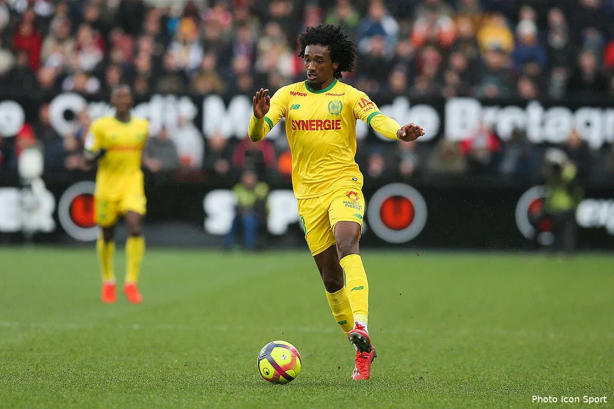 ol les lyonnais surcotes cet ancien gone veut leur peau moutoussamy 1250201