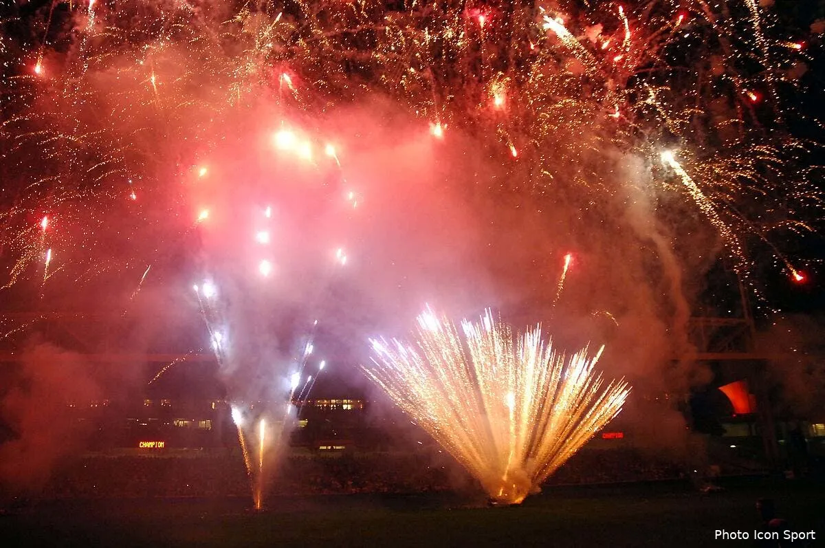 ol les supporters mettent le feu a lyon un incroyable show icon eud 280407 76 07 301265