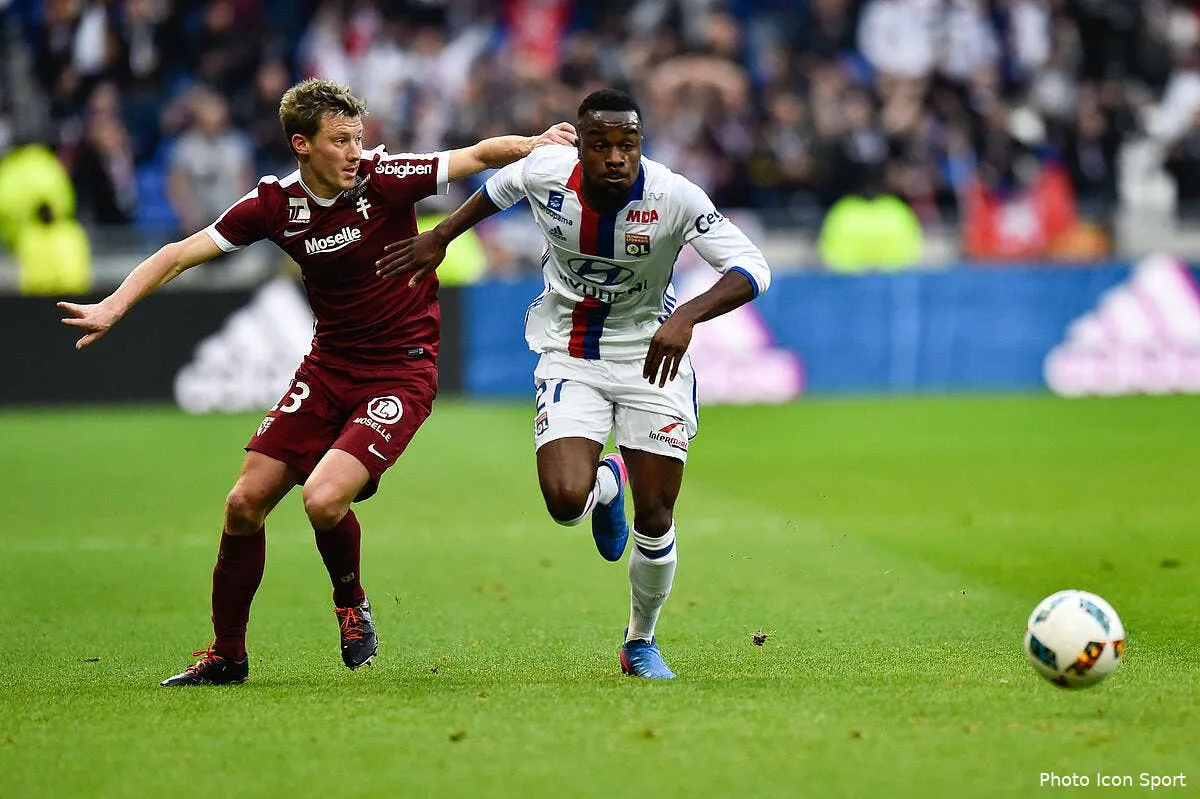 ol liverpool en pince pour un attaquant lyonnais et ce n est pas lacazette iconsport laf 260217 01 01172224