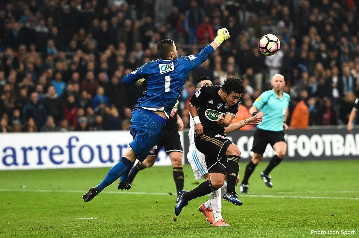 ol lopes raye l asse et prend un match de suspension iconsport dim 310117 02 09170698