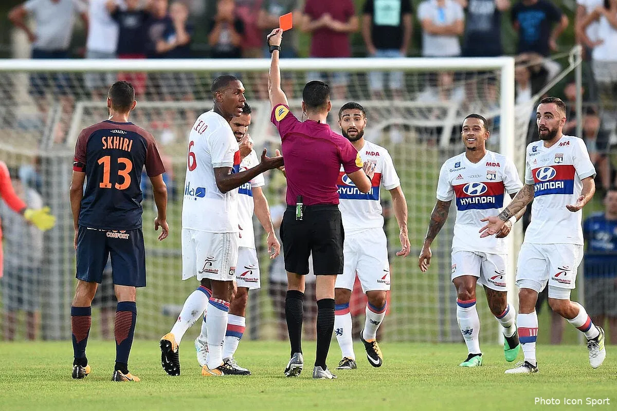 ol lyon a tente de jouer a 11 apres l expulsion de morel iconsport icon dim 300717 01 16188029