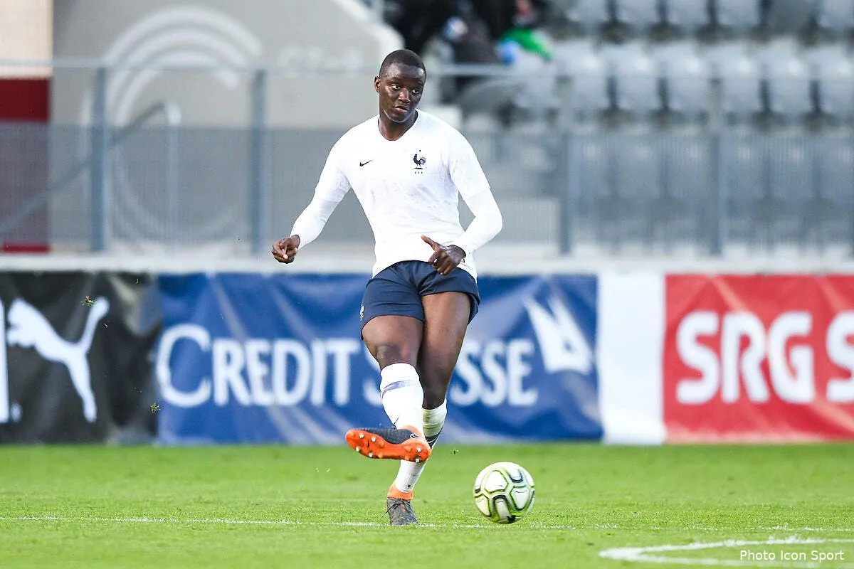 ol lyon abuse avec le tarif de ce defenseur iconsport icon boz 250518 93 51221945